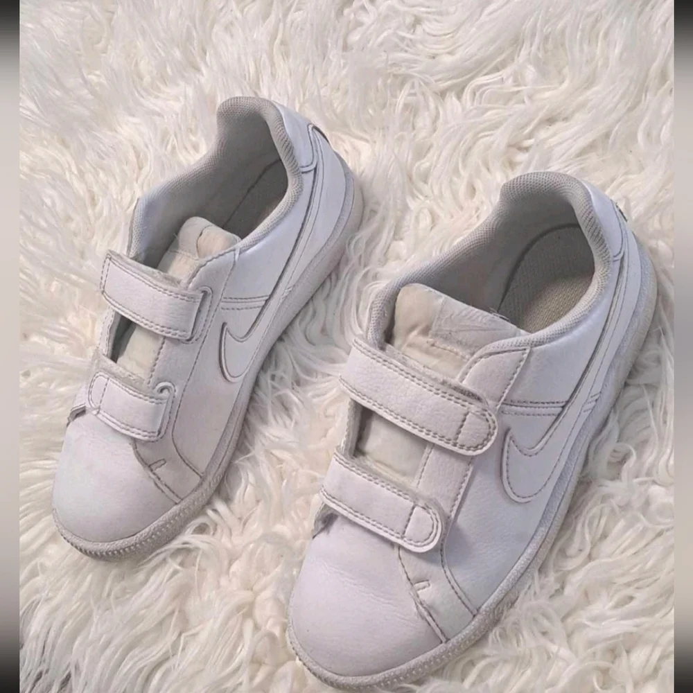 Nike Boys Court Royale 833536-102 White Casual Formal Shoes Sneakers Size 13C. - Picture 3 of 13